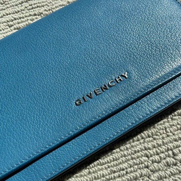 New Givenchy Pandora Wallet on Chain - Picture 3 of 4